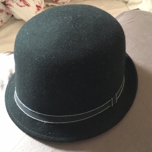 Accessories - Black hat